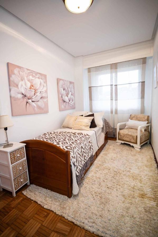 Piso Mila Apartment Оуренсе Екстериор снимка